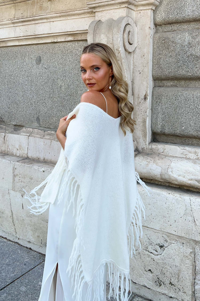 Poncho Mara Marfil de Lady Pipa para novia e invitada.
