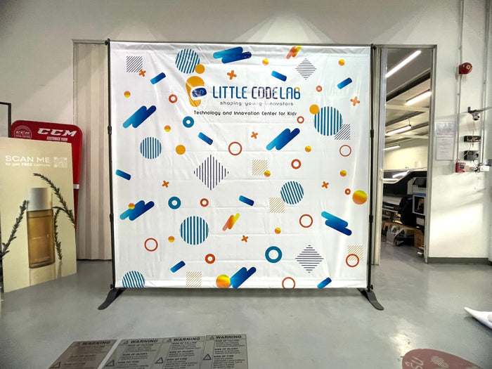 ฉากแบคดรอปไวนิล Vinyl Backdrop พิมพ์คมชัด สีสด ทนแดดฝน เหมาะสำหรับงานอีเวนต์ งานถ่ายภาพ และงานโปรโมชันต่าง ๆ