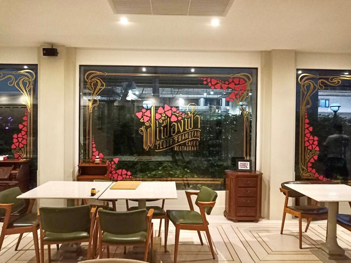 สติ๊กเกอร์ไดคัทติดกระจก สีทอง หรูหรา พิมพ์คมชัด เหมาะสำหรับร้านอาหาร คาเฟ่ และงานตกแต่งอาคาร