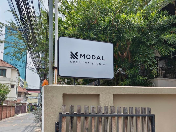 ป้ายไฟหน้าร้าน แขวนจากฝ้า ติดยื่นจากผนัง สำหรับบริษัท ออฟฟิศ