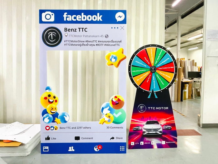 ฉากถ่ายรูปฟิวเจอร์บอร์ด ราคาถูก พิมพ์คมชัด น้ำหนักเบา เหมาะสำหรับงานอีเวนต์และงานแต่งงาน