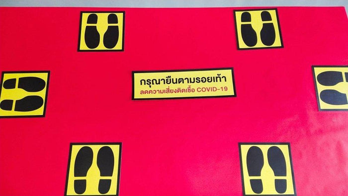 สติ๊กเกอร์ติดพื้น และสติ๊กเกอร์ติดทางเดิน พิมพ์คมชัด กันลื่น ทนทาน เหมาะสำหรับงานประชาสัมพันธ์ ป้ายบอกทาง และงานอีเวนต์