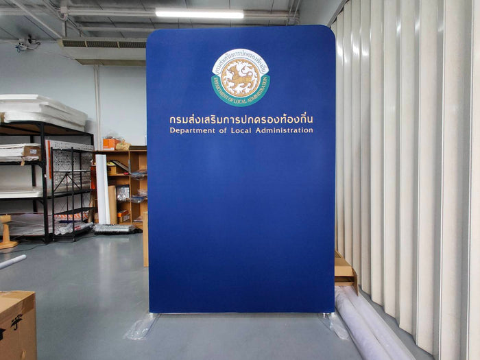 แบคดรอปผ้า ออกบูธ สำเร็จรูป - Octopus Media Solutions