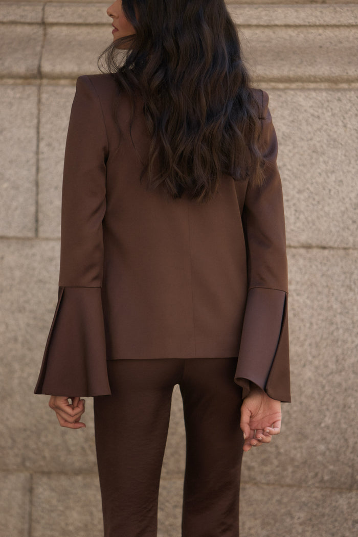 Pantalón Cíes Marrón ceñido de vestir de Lady Pipa para invitada y eventos.