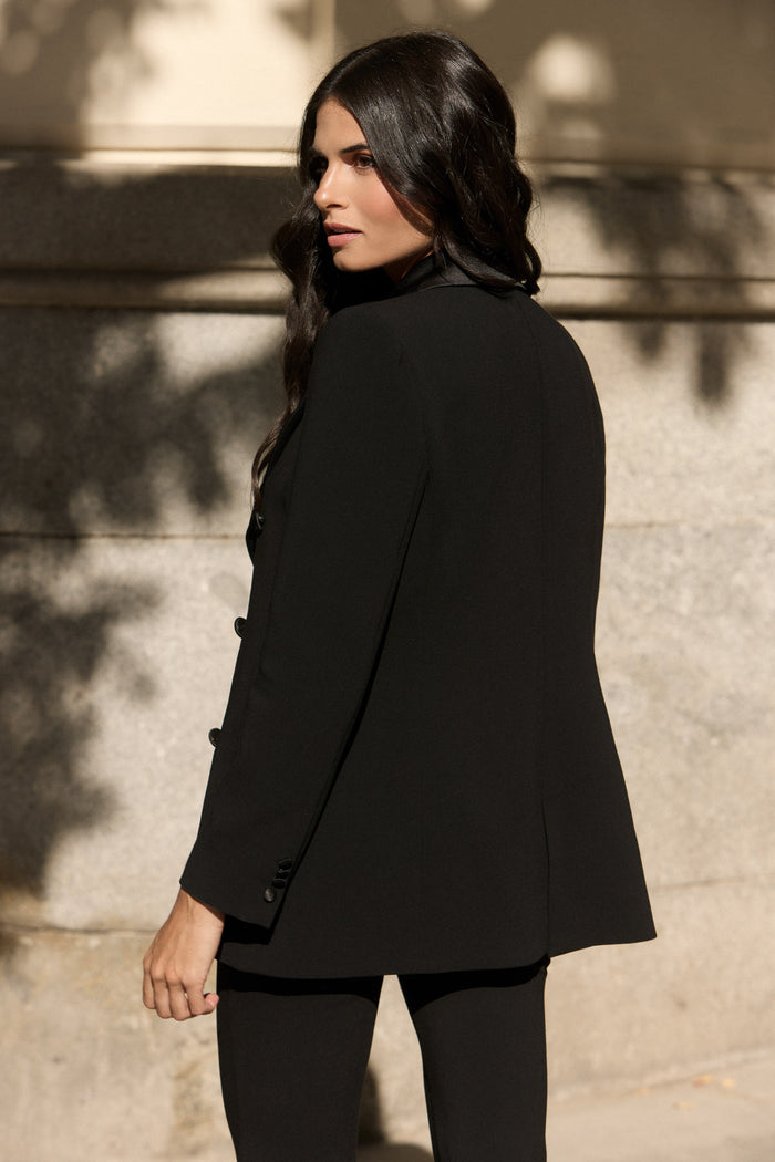 Blazer Ons Negro de manga larga ceñido de Lady Pipa para invitada y eventos.