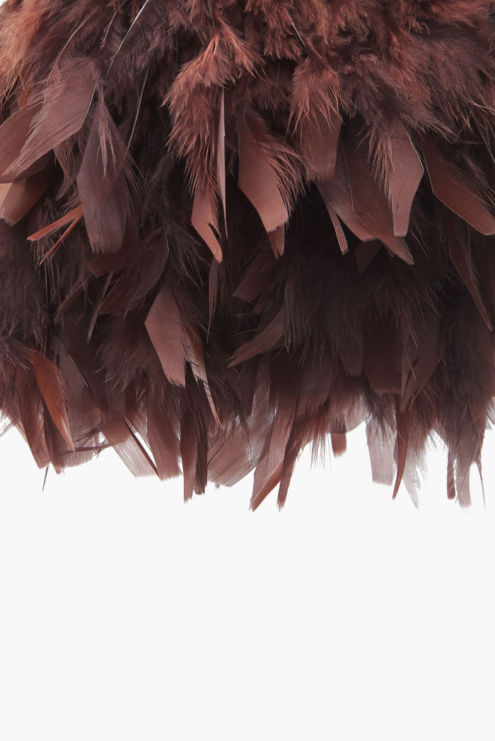 Bolso Bruna Plumas Marrón de Lady Pipa para completar looks de invitada.