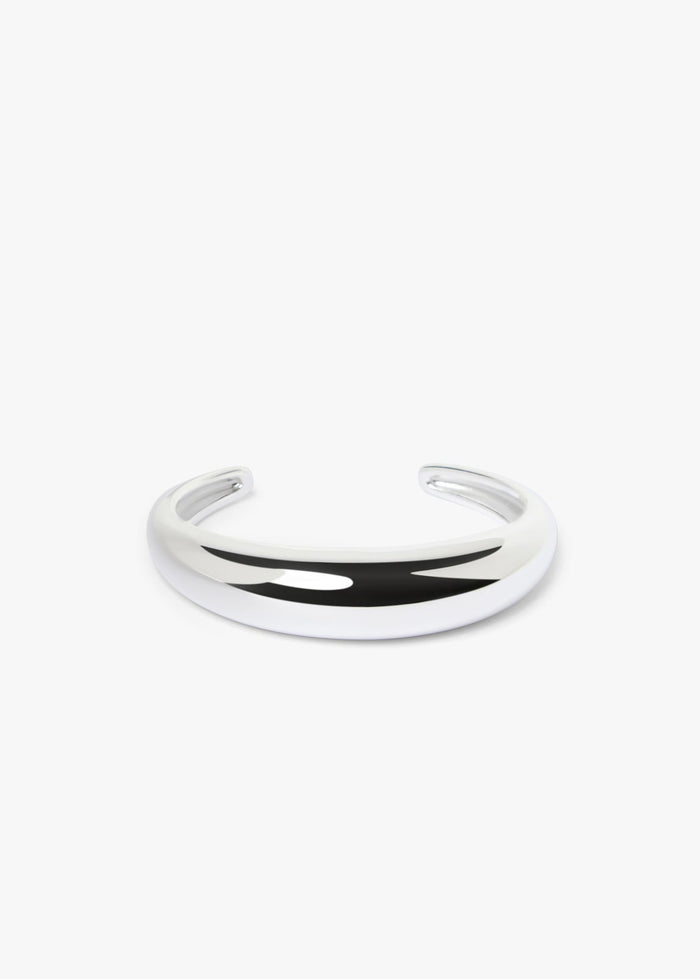 Brazalete Amina Plateado en Lady Pipa para completar looks de invitada.