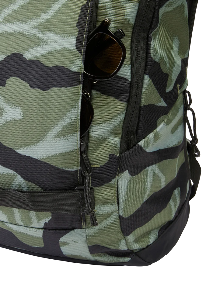 Product image of Burton Kilo 2.0 27L Backpack[Variant:Graffiti Camo]