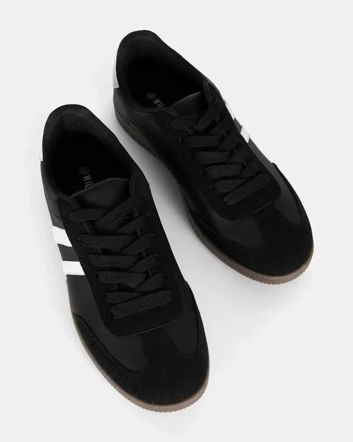 Caper Sneakers- Black/White