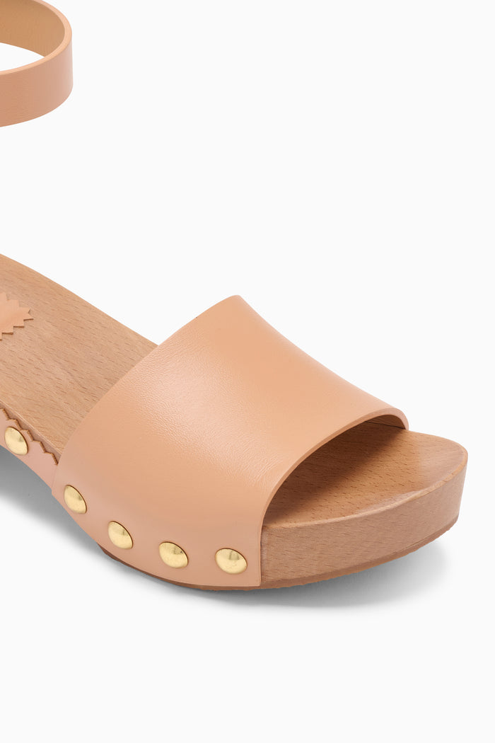 Sienna Leather Clog - Brass Stud & Pinked Trim Detail Close-Up | Ulla Johnson