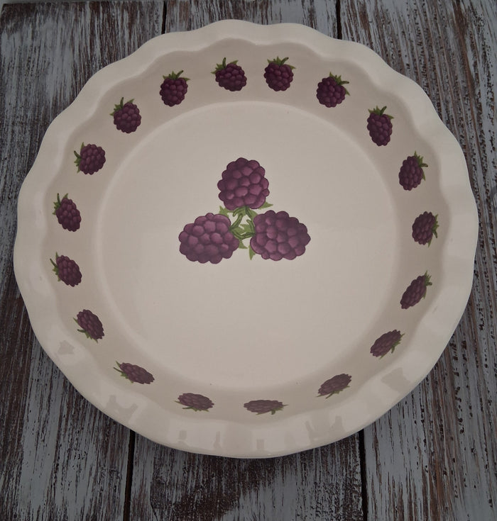 KNOTT'S BERRY FARM BOYSENBERRY PIE DISH 9.5IN