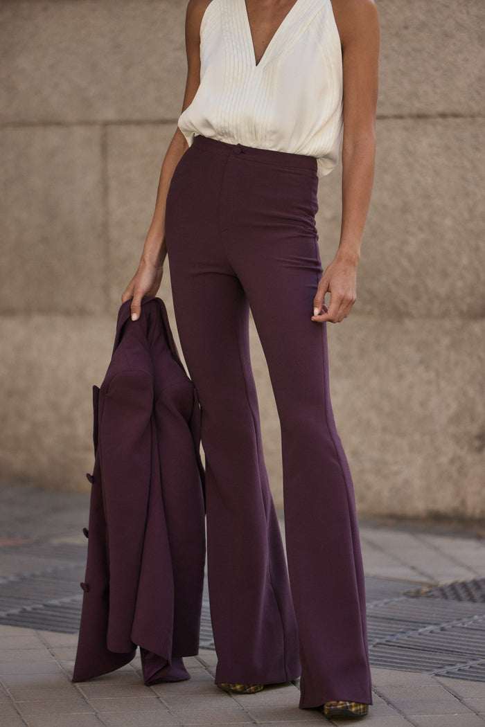 Pantalón Ons Berenjena ceñido de vestir de Lady Pipa para invitada y eventos.