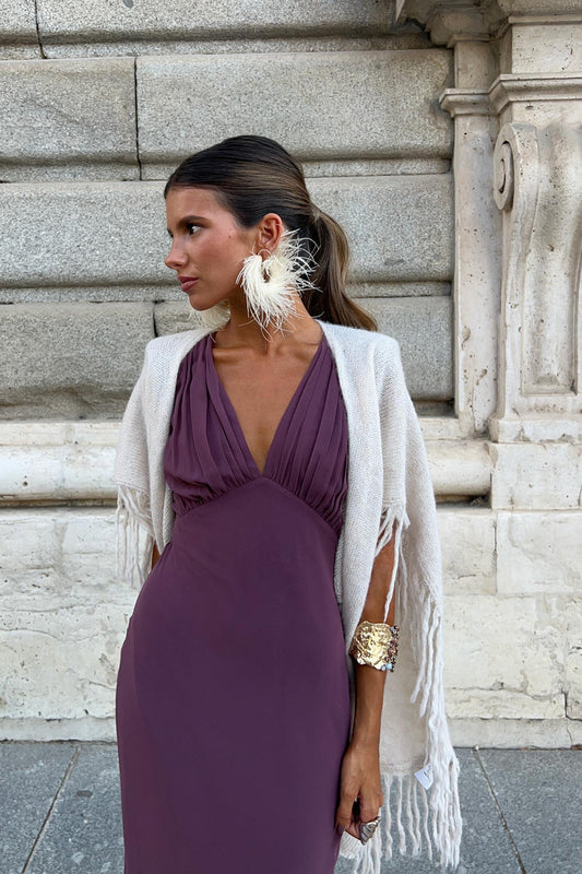 Poncho Mara Hueso de Lady Pipa para completar looks de invitada.