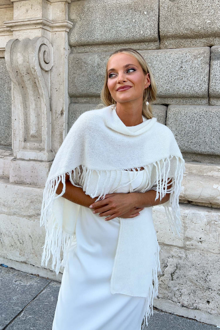 Poncho Mara Marfil de Lady Pipa para novia e invitada.