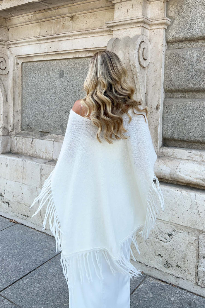 Poncho Mara Marfil de Lady Pipa para novia e invitada.