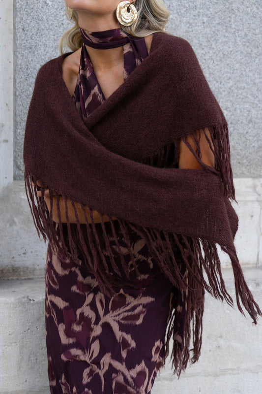 Poncho Mara Marrón de Lady Pipa para completar looks de invitada.
