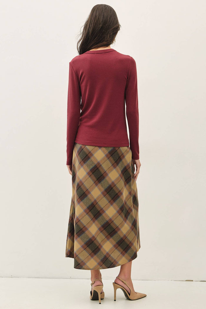 ROUND NECK LONG SLEEVE KNIT TOP