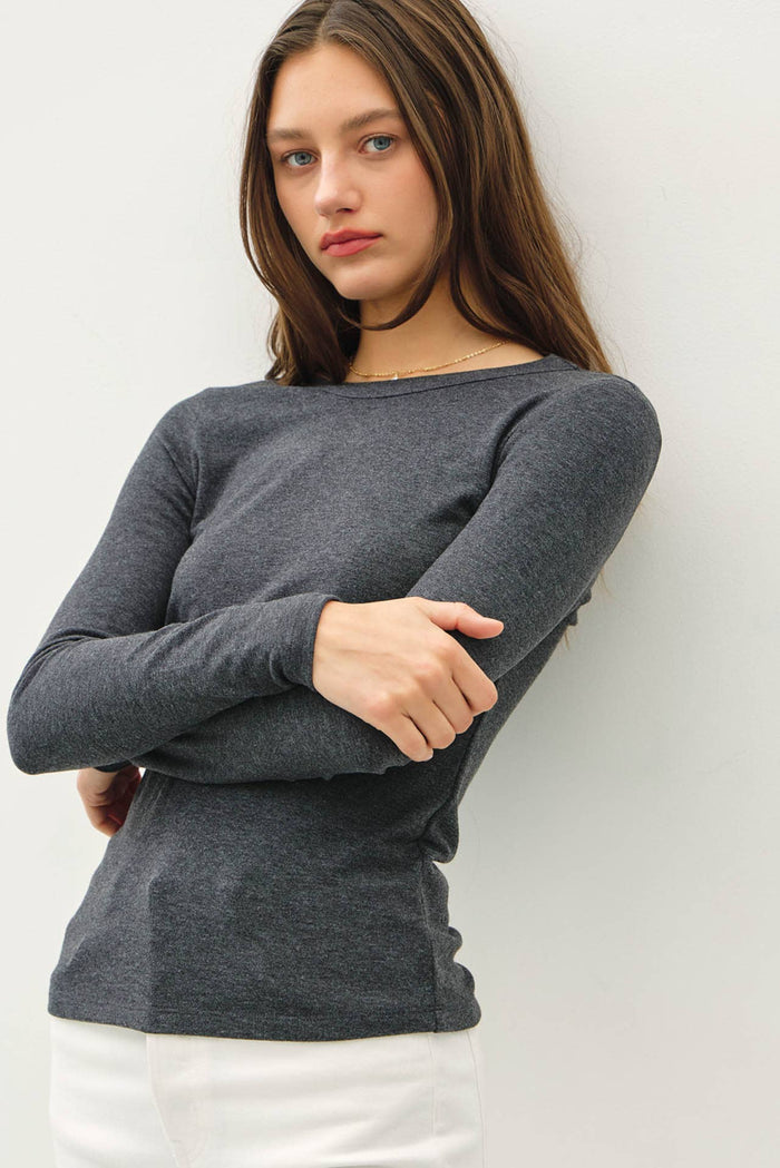 ROUND NECK LONG SLEEVE KNIT TOP