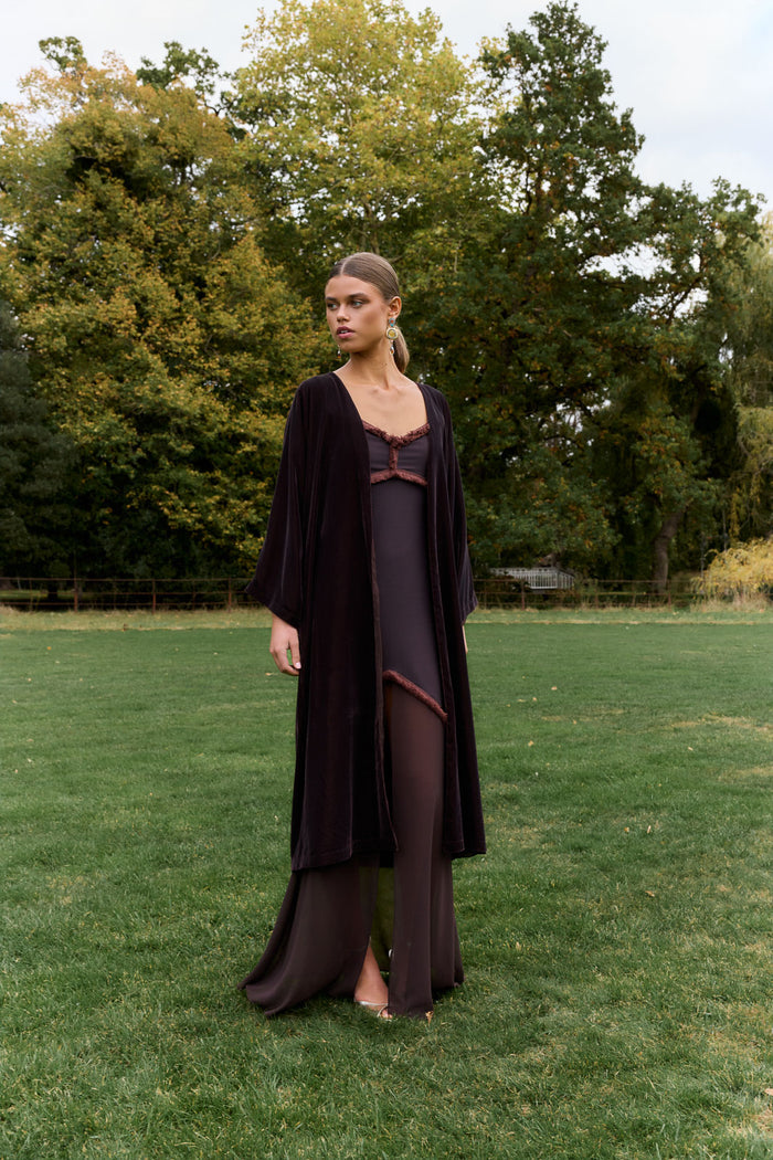 Vestido Cefira Marrón maxi de manga larga ceñido de Lady Pipa para invitada de boda.