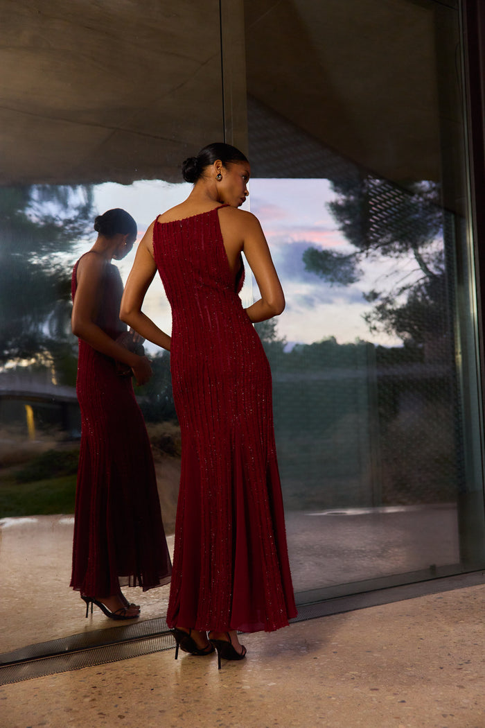 Vestido Leone Burdeos maxi halter de tirantes de Lady Pipa para invitada de boda.