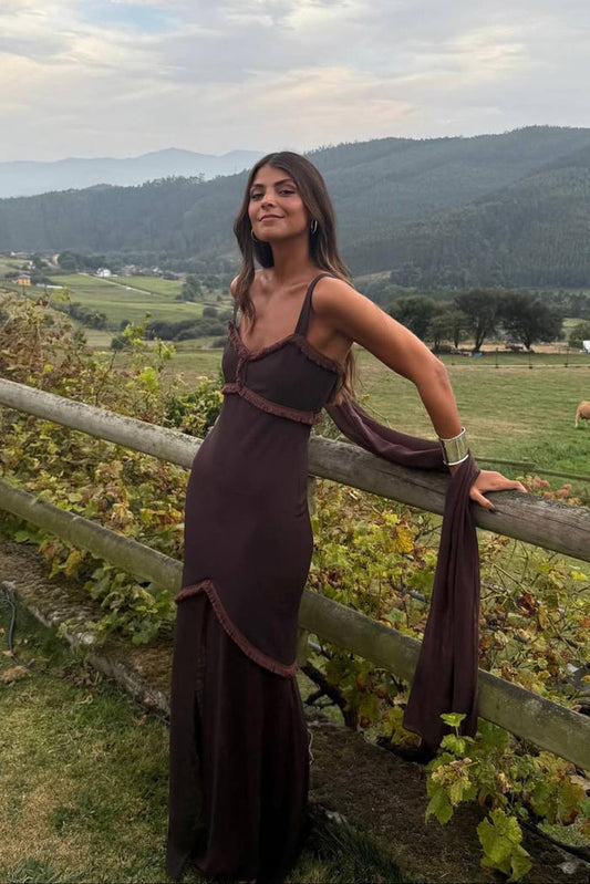Vestido Loren Marrón maxi de tirantes ceñido de Lady Pipa para invitada de boda.