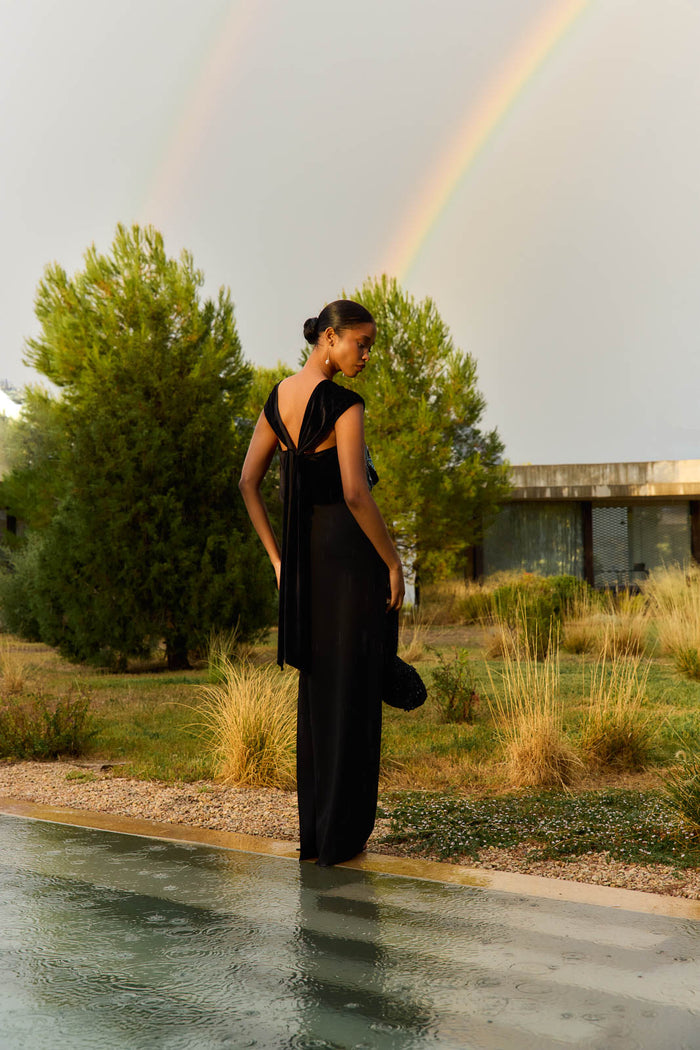 Vestido Oriane Negro maxi de tirantes fluido de Lady Pipa para invitada de boda.
