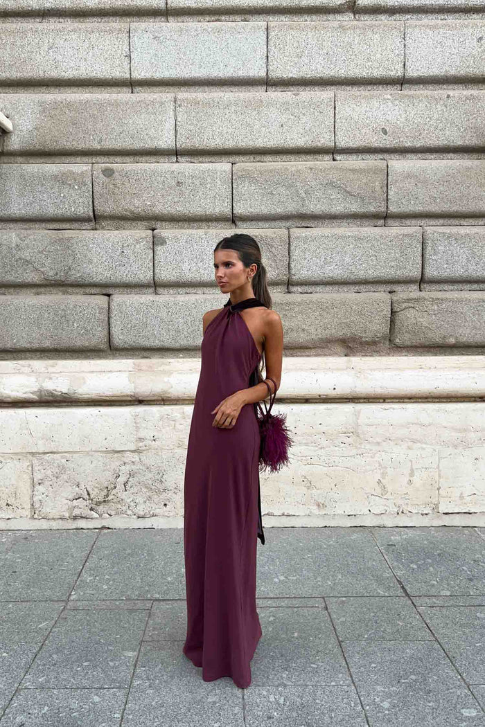 Vestido Ruby Morado maxi halter de tirantes de Lady Pipa para invitada de boda.
