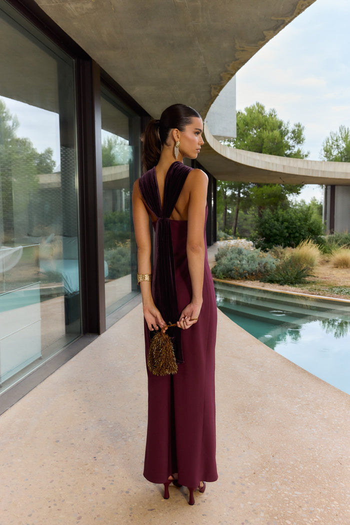Vestido Ruby Morado maxi halter de tirantes de Lady Pipa para invitada de boda.