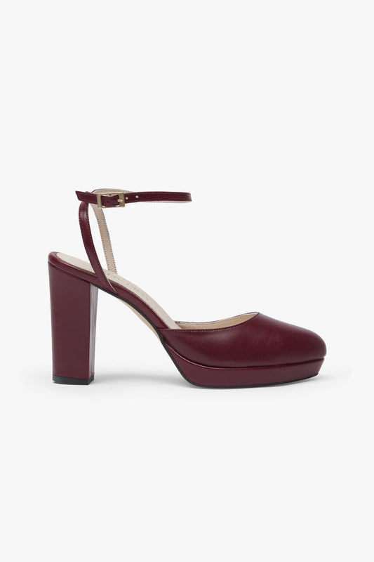 Zapato Evianna Burdeos de tacón alto con plataforma stiletto de Lady Pipa para completar looks de invitada.