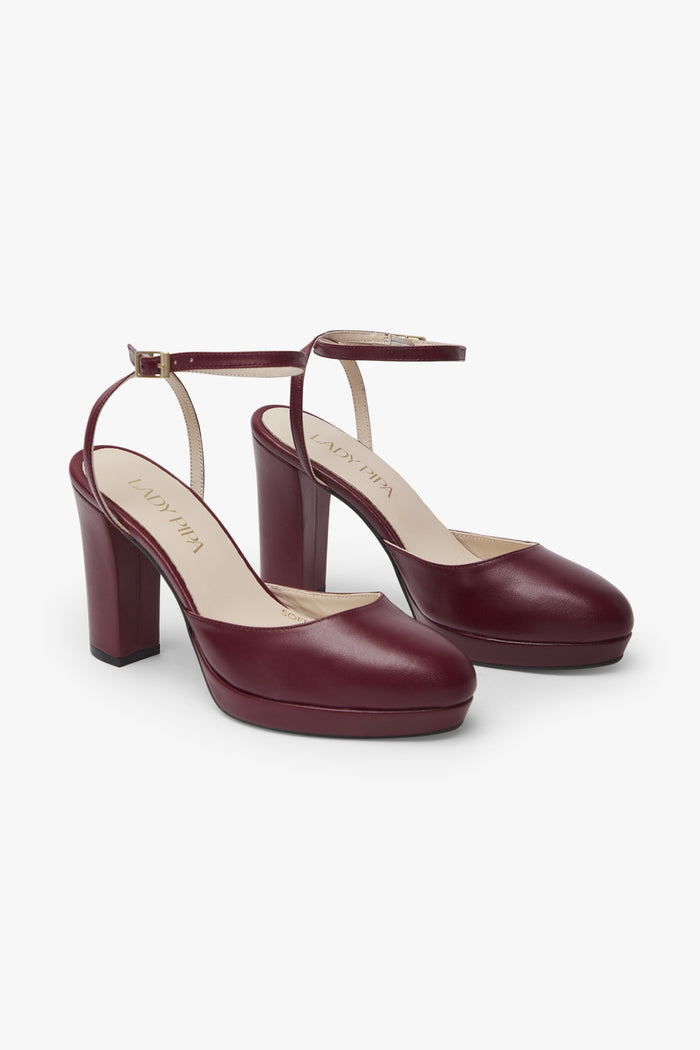Zapato Evianna Burdeos de tacón alto con plataforma stiletto de Lady Pipa para completar looks de invitada.